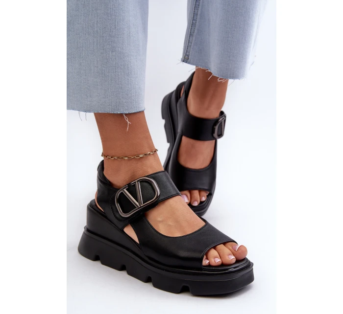 Dámské sandály na klínové podrážce a platformě z ekokože černé Triaola