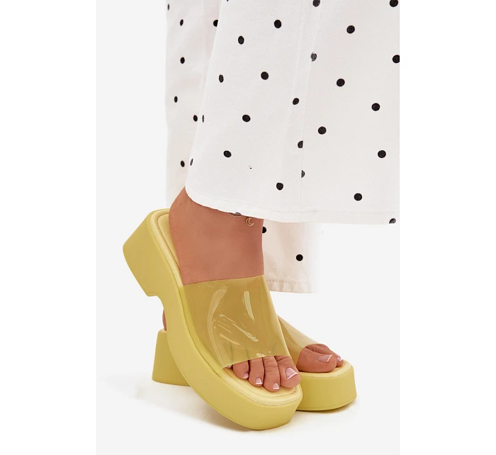 Dámské sandály s páskem Žluté model 22107247 - Boto Dámské sandály s páskem Žluté model 22107247 - Boto