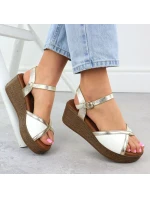 Dámské sandály na platformě bílé a zlaté model 21904971 - S.Barski Dámské sandály na platformě bílé a zlaté model 21904971 - S.Barski