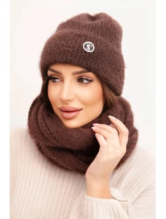 Dámská souprava s čepicí a šálou z měkké pleteniny hnědá