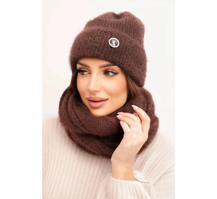 Dámská souprava s čepicí a šálou z měkké pleteniny hnědá