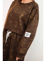 Dámský oversize komplet z viskózy s mikinou a efektem praní hnědý model 21421736 - K-Fashion Dámský oversize komplet z viskózy s mikinou a efektem praní hnědý model 21421736 - K-Fashion