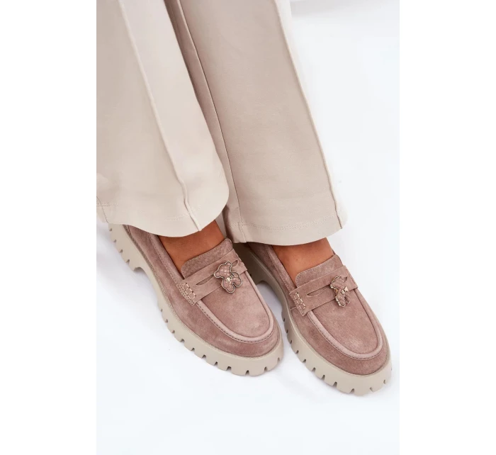 Dámské semišové mokasíny s dekorativní připínkou „Miś“ Vinceza – béžové