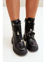 Eko Kožené Kotníkové Boty Workery Dámské S Přívěsky Černé Rianael Eko Kožené Kotníkové Boty Workery Dámské S Přívěsky Černé Rianael