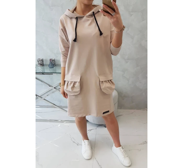 Béžové šaty s kapucí