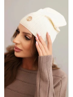 Dámská čepice s proužkem a ozdobným knoflíkem s přídavkem vlny a modalu ecru