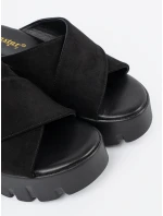 Jedinečné dámské černé  nazouváky na klínku