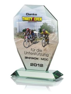 Trofeum szklane z nadrukiem kolorowym grawerowaniem  farbą i etui model 21828591