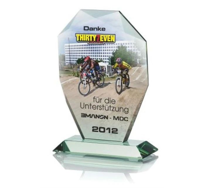 Trofeum szklane z nadrukiem kolorowym grawerowaniem  farbą i etui model 21828591