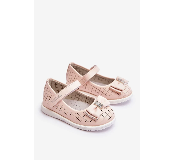 Dětské balerínky s mašlí na suchý zip model 21612408 - VINCEZA Dětské balerínky s mašlí na suchý zip model 21612408 - VINCEZA
