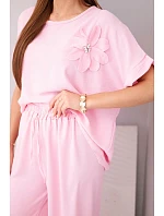 Dámský komplet z viskózy s ozdobným květem a širokými kalhotami bonbónově růžová