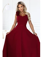model 22311288 Elegantní večerní maxi šaty s rozparkem a růžemi – vínové - numoco model 22311288 Elegantní večerní maxi šaty s rozparkem a růžemi – vínové - numoco