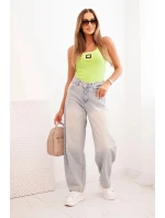 Dámská pruhovaná top na ramínkách s ozdobnou nášivkou model 21308341 zelená - K-Fashion Dámská pruhovaná top na ramínkách s ozdobnou nášivkou model 21308341 zelená - K-Fashion