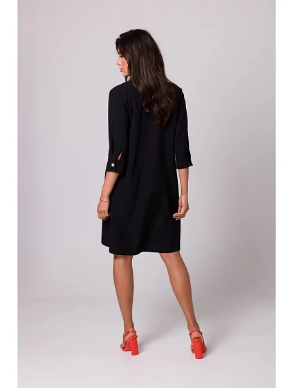 model 18407159 Rozšířené košilové šaty černé - BeWear model 18407159 Rozšířené košilové šaty černé - BeWear