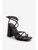 Moderní sandály na podpatku černé model 21650140 - Boto Moderní sandály na podpatku černé model 21650140 - Boto