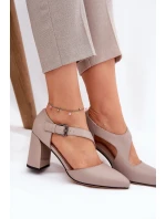Kožené Lodičky Na Podpatku S Přezkou model 21691322 Šedé - VINCEZA Kožené Lodičky Na Podpatku S Přezkou model 21691322 Šedé - VINCEZA