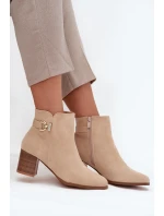 Zateplené dámské kotníkové boty na podpatku se zlatým detailem béžové model 21708228 - Boto Zateplené dámské kotníkové boty na podpatku se zlatým detailem béžové model 21708228 - Boto