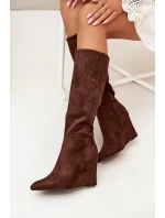 Zateplené dámské kozačky na klínu čokoládové model 21705078 - Boto Zateplené dámské kozačky na klínu čokoládové model 21705078 - Boto