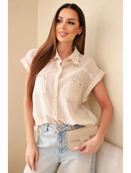 Dámská košile z model 22048779 s ozdobným límečkem a kapsami tmavě béžová - K-Fashion