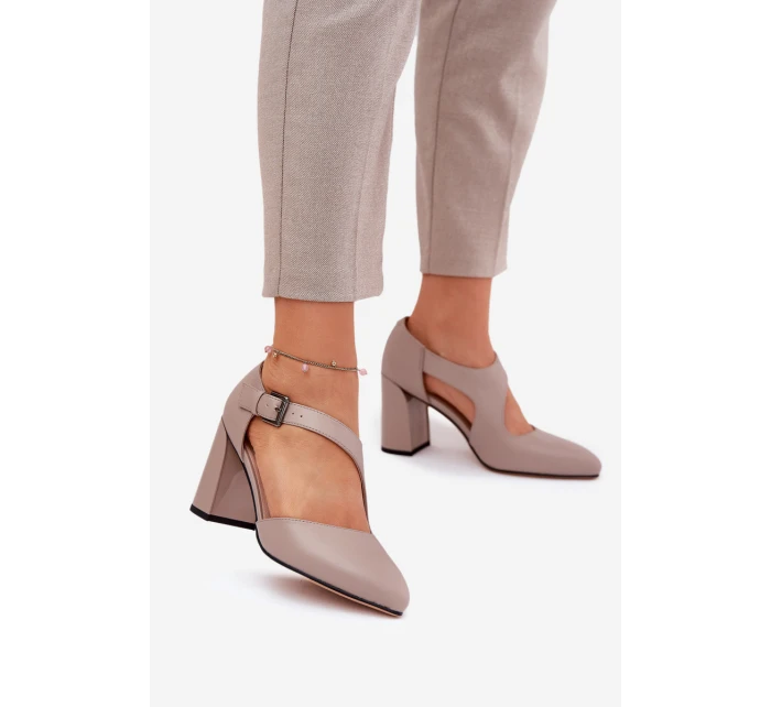 Kožené Lodičky Na Podpatku S Přezkou model 21691322 Šedé - VINCEZA Kožené Lodičky Na Podpatku S Přezkou model 21691322 Šedé - VINCEZA