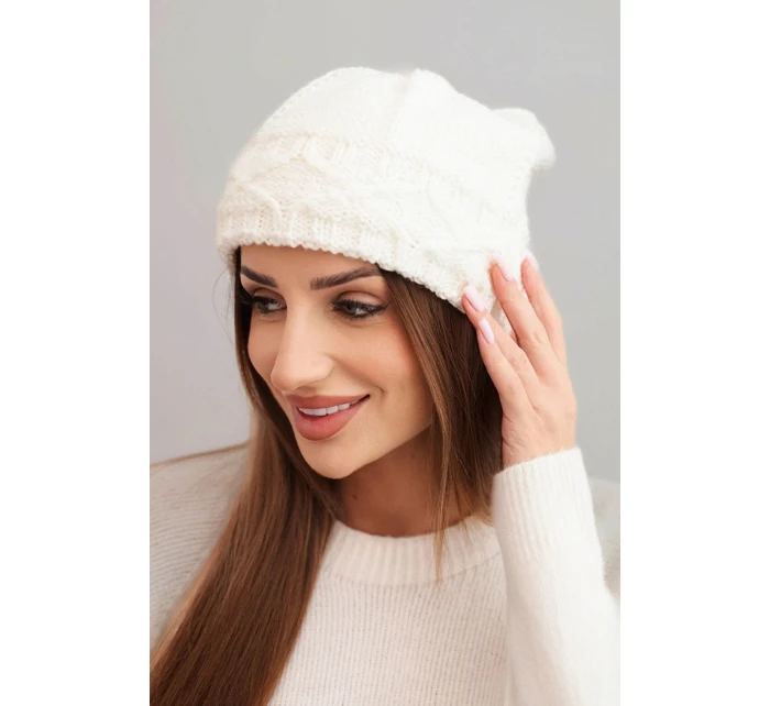Dámská zimní čepice s vlnou o ecru model 21783047 - K-Fashion Dámská zimní čepice s vlnou o ecru model 21783047 - K-Fashion