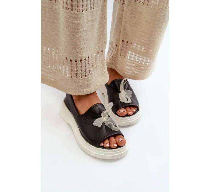 model 21665393 Dámské kožené sandály s mašlí Černé - Zazoo model 21665393 Dámské kožené sandály s mašlí Černé - Zazoo