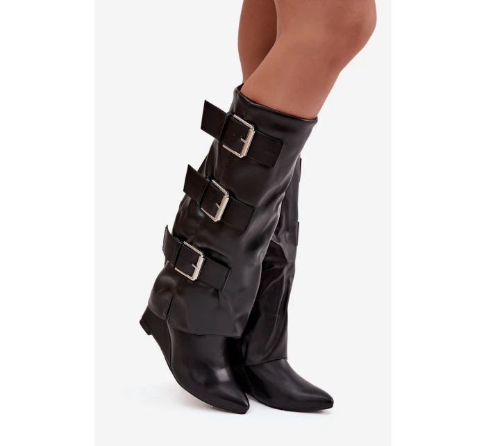 Dámské kozačky na platformě s lemem a přezkami Černé model 21747887 - Boto Dámské kozačky na platformě s lemem a přezkami Černé model 21747887 - Boto