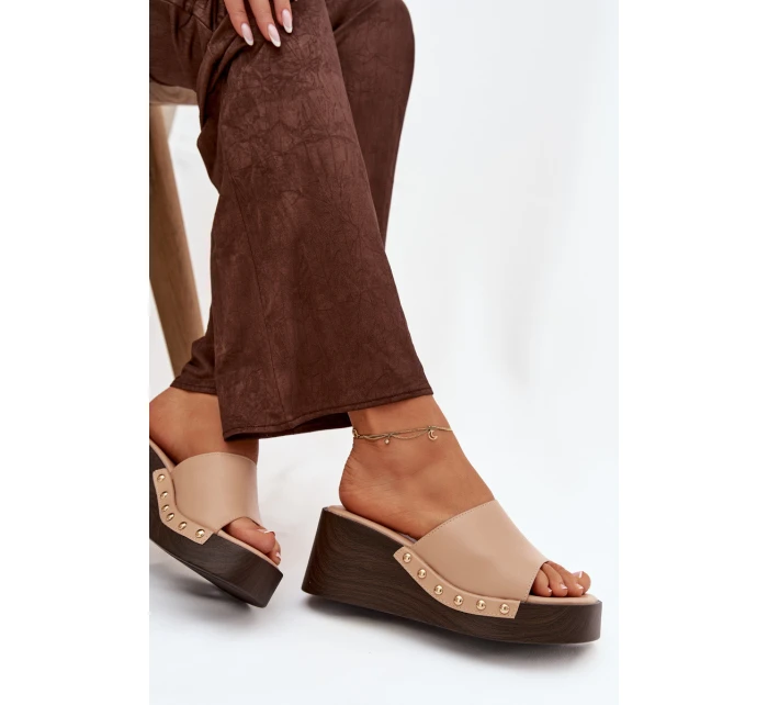 Dámské nazouváky na platformě se zlatými cvoky Béžové Arionne