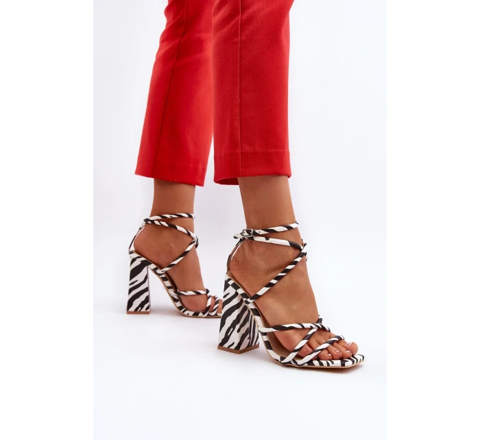 Módní bílé a černé sandály na vysokém podpatku Josette