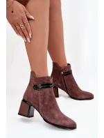Dámské semišové kožené kotníkové boty na sloupkovém podpatku – hnědé