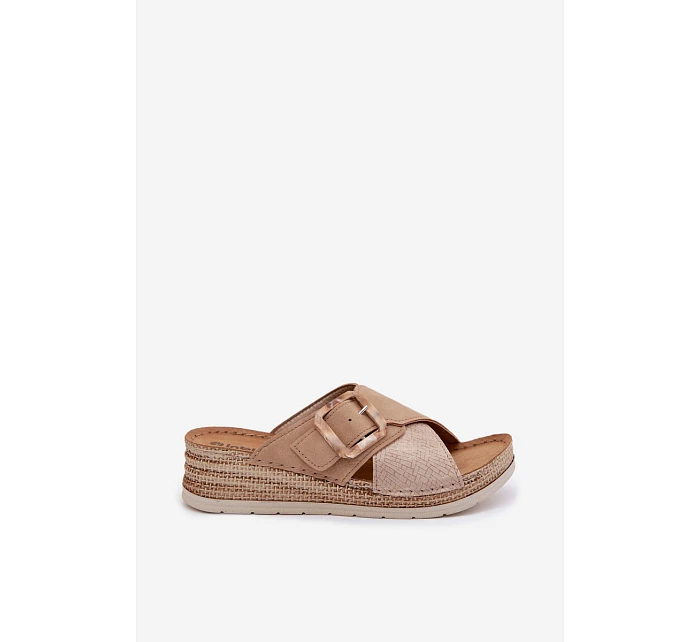 Dámské sandály na platformě s ozdobnou přezkou model 22094938 hnědé - Inblu Dámské sandály na platformě s ozdobnou přezkou model 22094938 hnědé - Inblu