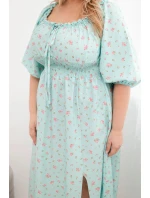 Dámská šaty Plus Size s výstřihem na model 21959148 a elastickým pasem mátová - K-Fashion