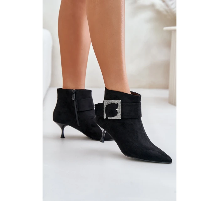 Dámské botky na jehlovém podpatku s ozdobnou sponou černé model 21671085 - Boto