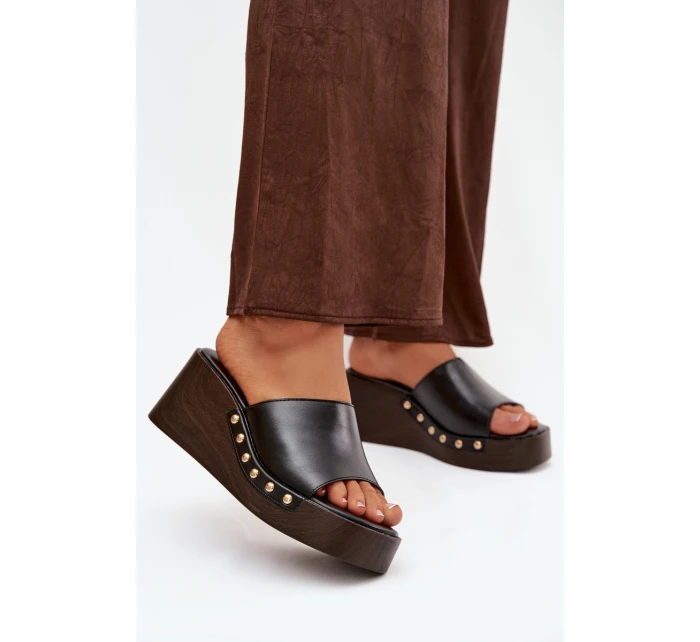 Dámské nazouváky na platformě se zlatými Černé model 21918859 - Boto