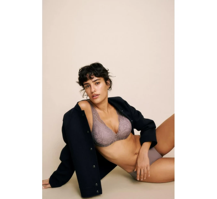 Dámské kalhotky Body Make-Up Illusion Lace Highleg Tai - GRAY - šedé 3091 - TRIUMPH Dámské kalhotky Body Make-Up Illusion Lace Highleg Tai - GRAY - šedé 3091 - TRIUMPH