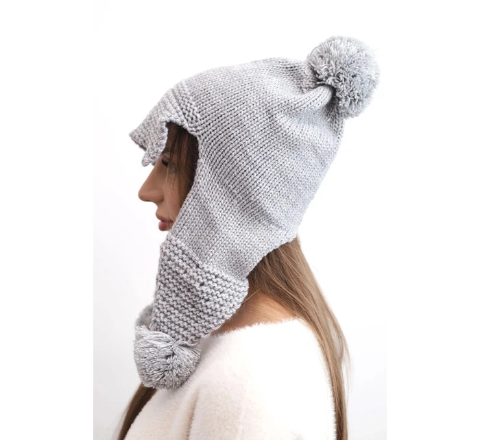 Dámská zimní čepice s vlnou, kšiltem a bambulemi K475 světle šedá Dámská zimní čepice s vlnou, kšiltem a bambulemi K475 světle šedá