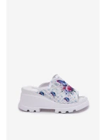 Dámské Kožené Sandały Na Klínu Artiker model 21695578 Bílé - Boto Dámské Kožené Sandały Na Klínu Artiker model 21695578 Bílé - Boto