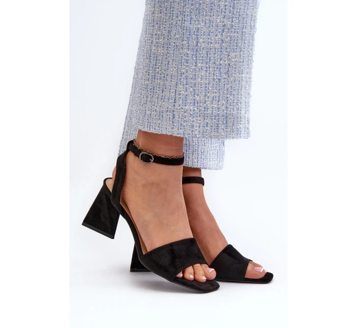 Dámské sandály na vysokém podpatku vyrobené z Eco Suede Black Upttima Dámské sandály na vysokém podpatku vyrobené z Eco Suede Black Upttima