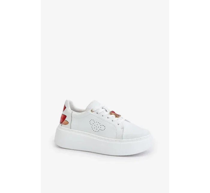 Kožené Dámské Tenisky Na Platformě S Broží A Ozdobným Květinou Bílé Kožené Dámské Tenisky Na Platformě S Broží A Ozdobným Květinou Bílé