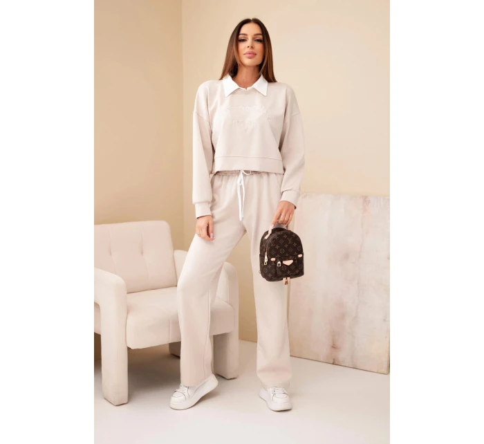 Dámský komplet s mikinou s límečkem a jednoduchými kalhotami béžový