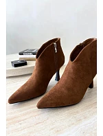Dámské kotníkové boty na tenkém podpatku se špičatou špičkou camel Bessia Dámské kotníkové boty na tenkém podpatku se špičatou špičkou camel Bessia