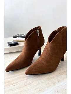 Dámské kotníkové boty na tenkém podpatku se špičatou špičkou camel Bessia