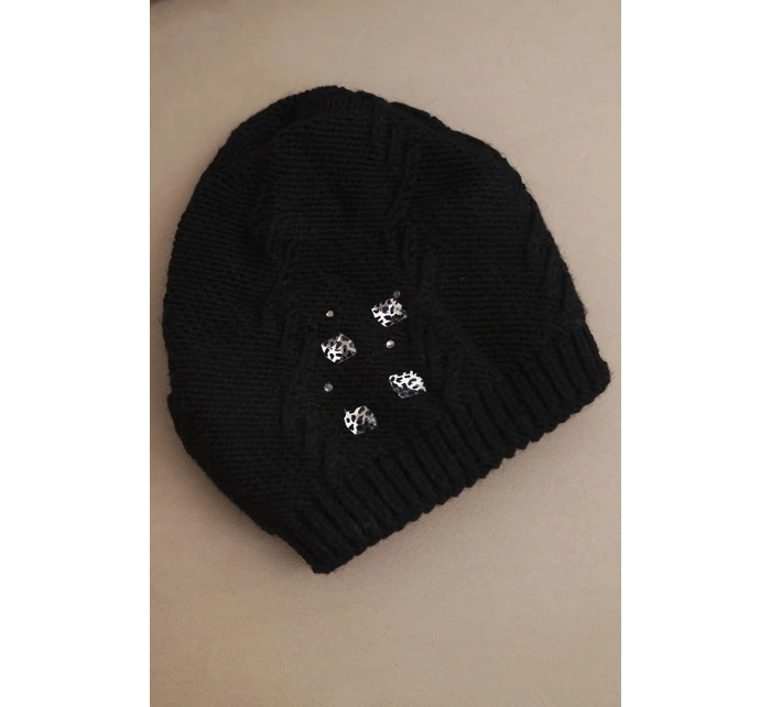 Dámská zimní čepice z vlny s ozdobnými aplikacemi K468 černá Dámská zimní čepice z vlny s ozdobnými aplikacemi K468 černá