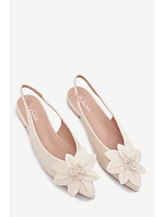 Dámské sandály na nízkém podpatku s dekorativním květem Jasnobeżowe Telivette
