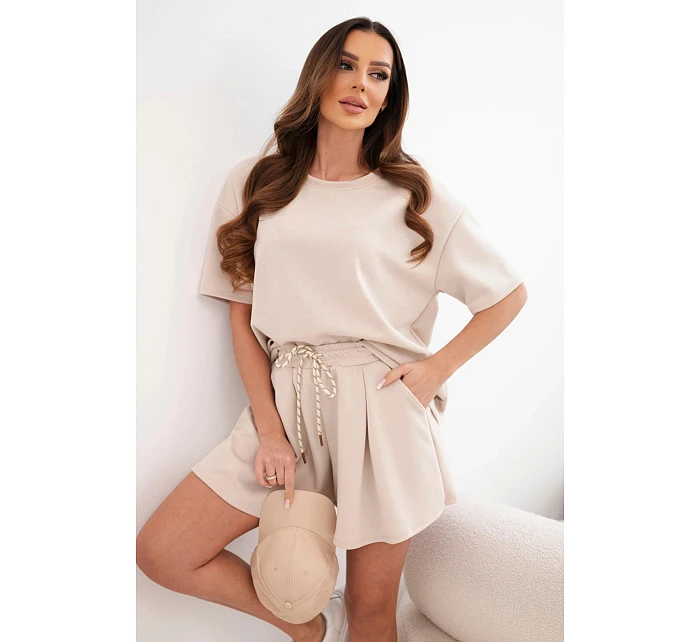 Dámský komplet z viskózy model 22077188 s krátkým rukávem a kraťasy s vysokým pasem béžový - K-Fashion
