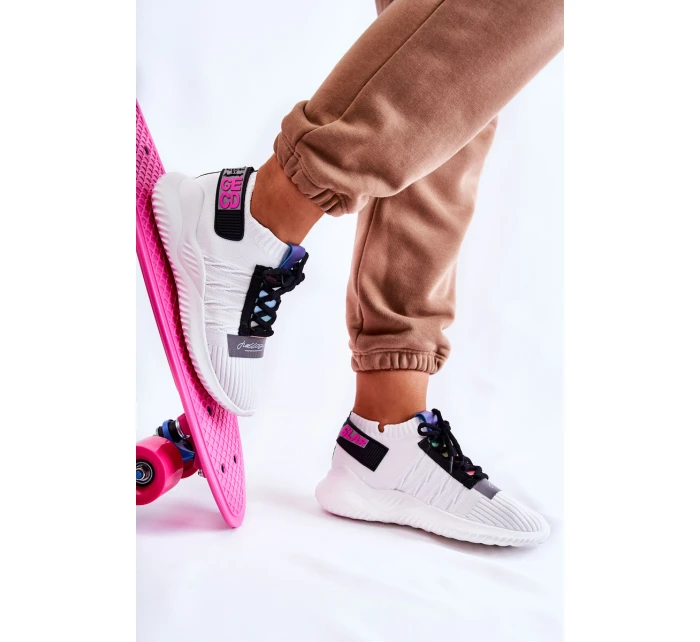 Dámská sportovní obuv nazouvací Bíle model 21591025 - Boto Dámská sportovní obuv nazouvací Bíle model 21591025 - Boto