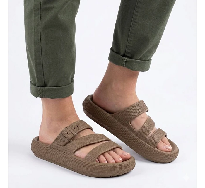 Dámské sportovní žabky na silné bazénové podrážce hnědé Big Star TT274A041 Dámské sportovní žabky na silné bazénové podrážce hnědé Big Star TT274A041