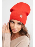 Dámská čepice z modalu a viskózy s ozdobným knoflíkem červená Dámská čepice z modalu a viskózy s ozdobným knoflíkem červená