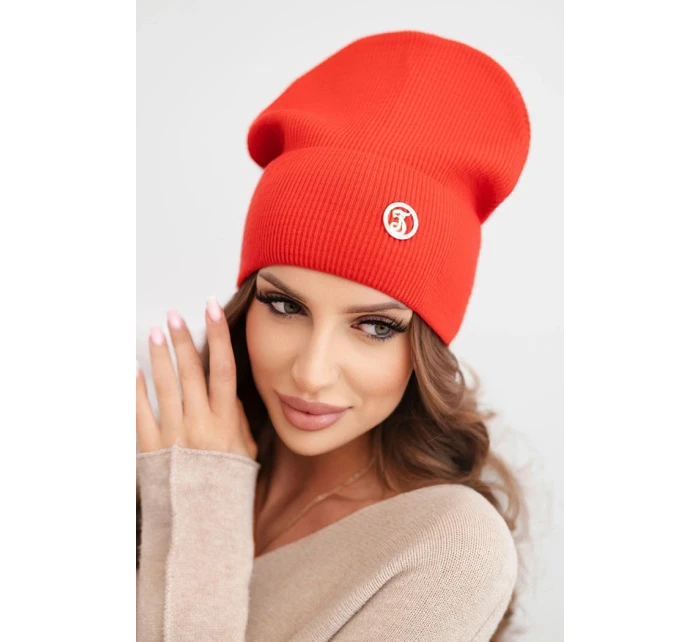 Dámská čepice z modalu a viskózy s ozdobným knoflíkem červená Dámská čepice z modalu a viskózy s ozdobným knoflíkem červená