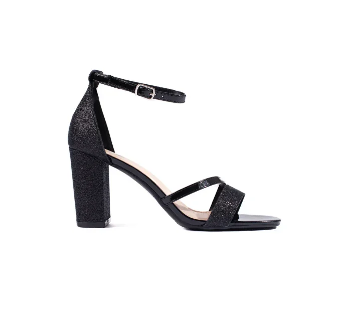 Klasické černé dámské sandály na jehlovém podpatku Klasické černé dámské sandály na jehlovém podpatku